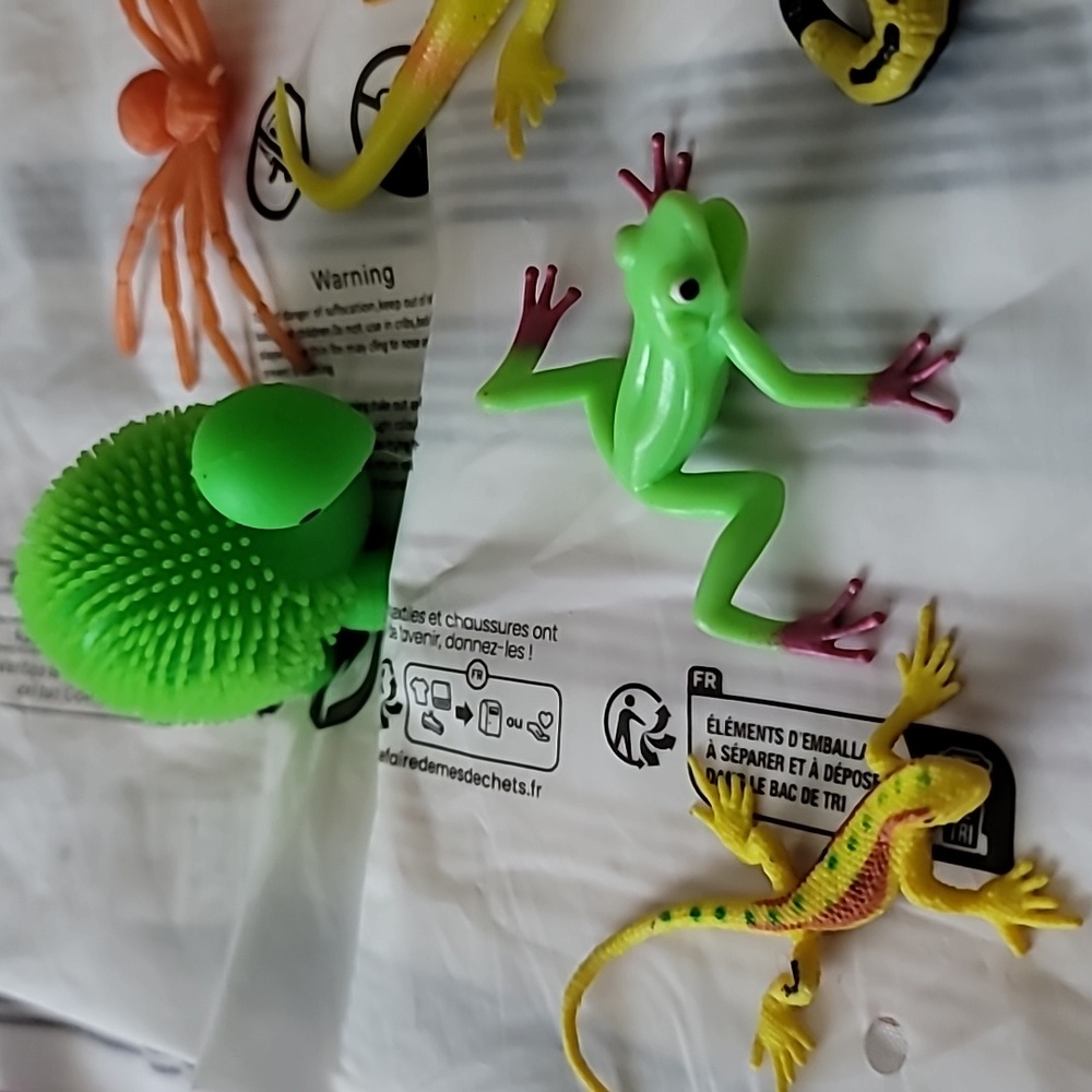 Lot Of 12 Misc. Colourful Lizards AND Bug Toys - Picture 2 of 6